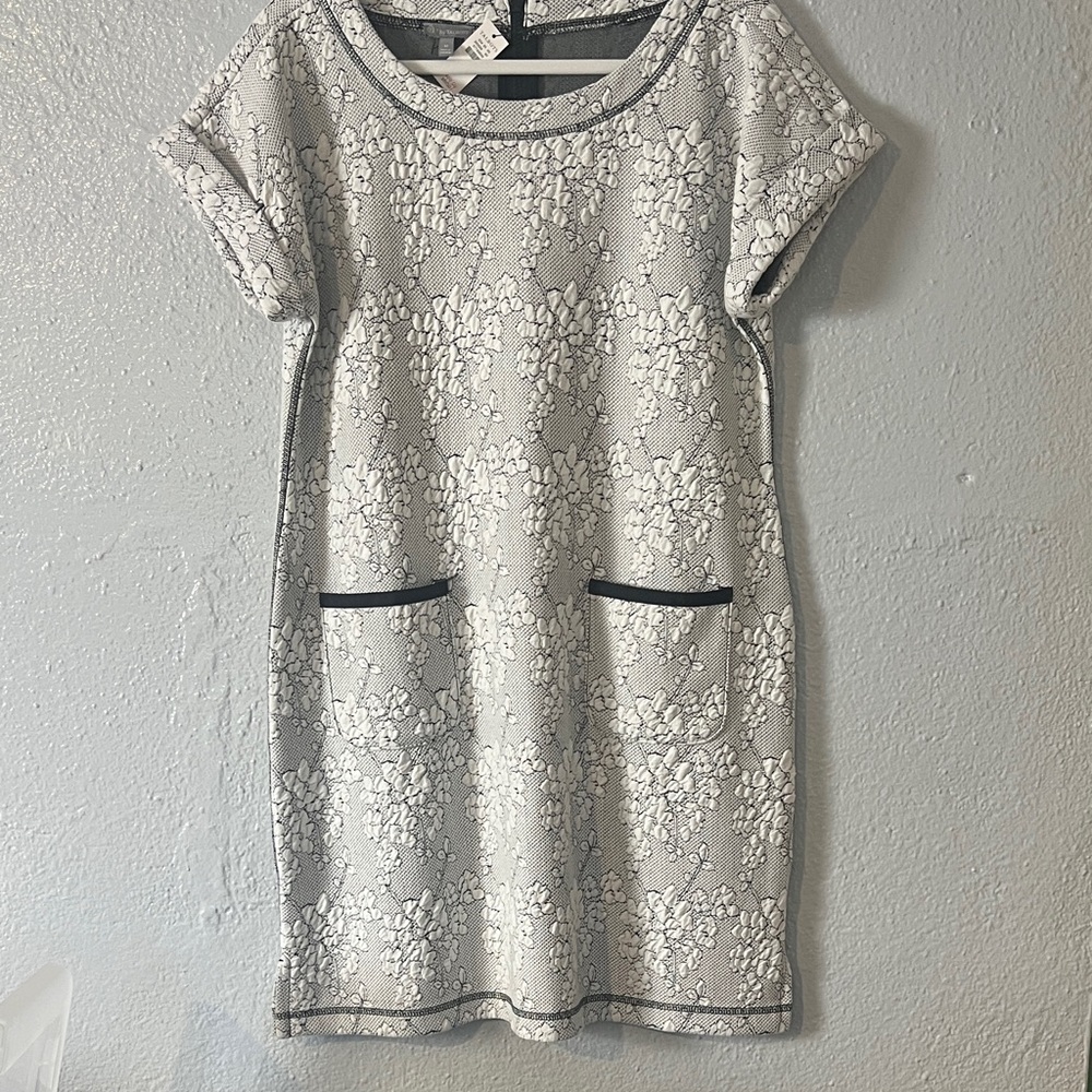 TALBOTS NWT Ivory Floral Jacquard Shift Dress with pockets & gorgeous details